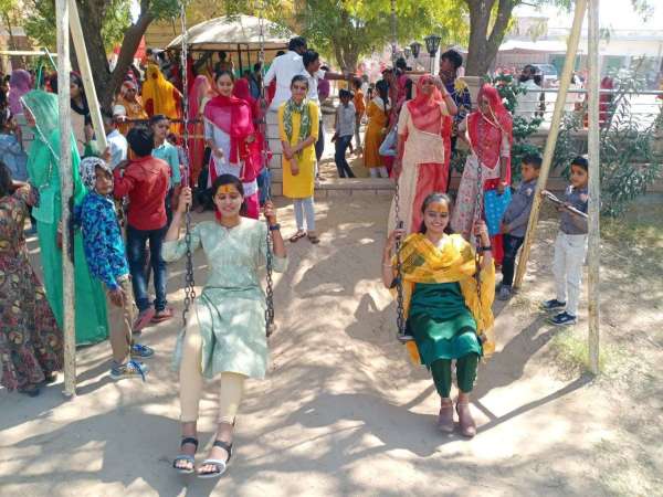 महाशिवरात्रि पर मन्दिरों में रही भक्तों की रेलम-पेल