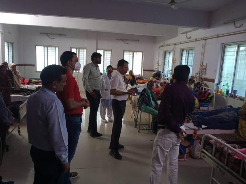 कलेक्टर ने किया अस्पताल का औचक निरीक्षण, समस्याएं मिलने पर हुए नाराज