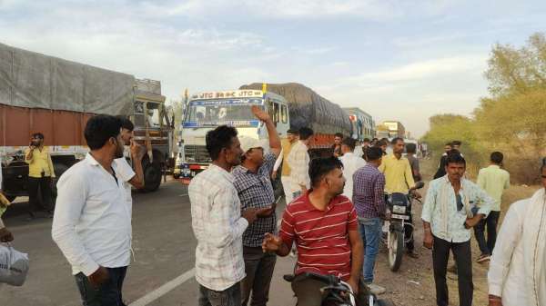 भाकरोद के पास ट्रेलर-बस भिडं़त में डेढ़ दर्जन घायल