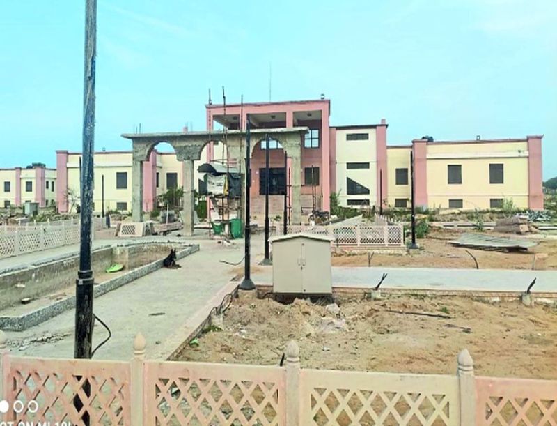 नए भवन के उद्घाटन से पूर्व मत्स्य विवि का भवन होने लगा जर्जर