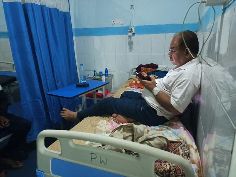 जिला जेल के बजाय जिला अस्पताल में आराम फरमा रहा पूर्व सीएमएचओ