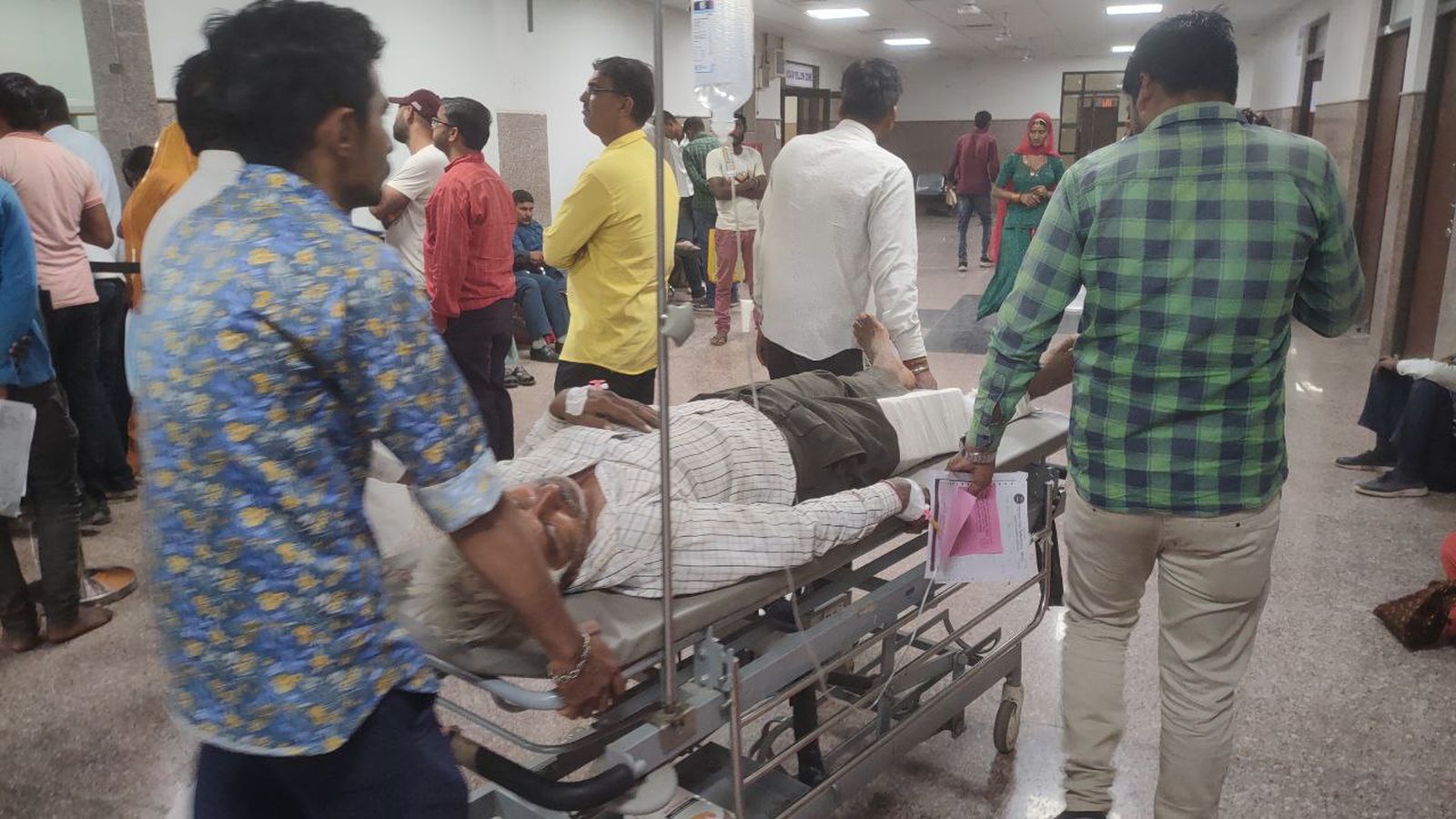 Bus Accident : यात्रियों से भरी बस पलटी, एक की मौत
