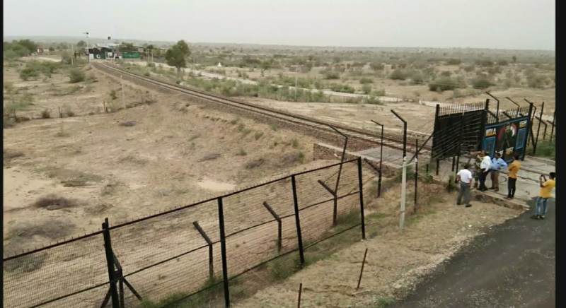 दो प्रतिशत रहे है पाक में हिन्दू....जुुल्म के सतायों की मांग हूं ..मैं थार एक्सप्रेस