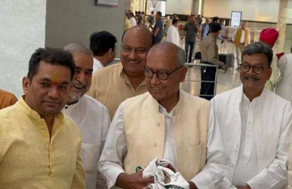 पूर्व मुख्यमंत्री मप्र दिग्विजय सिंह और छग विधानसभा अध्यक्ष चरण दास महंत