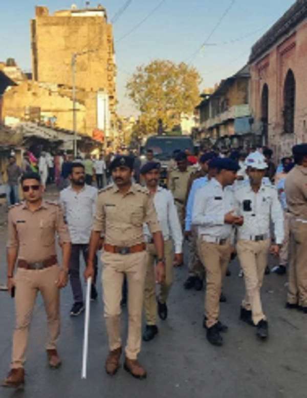 माणेकचौक से पानकोरनाका, खाडिया तक से हटाया अतिक्रमण