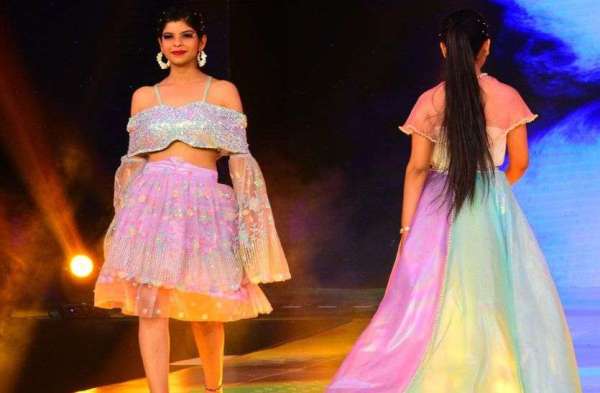 फैशन शो क्रिएशंस 2023 