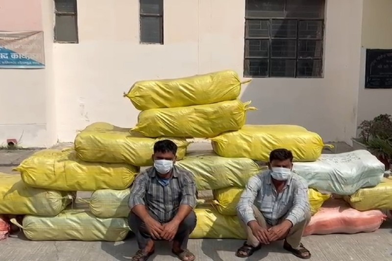 1 करोड़ 20 लाख के गांजे के साथ 2 तस्कर गिरफ्तार, स्टूडेंट्स को करते थे सप्लाई