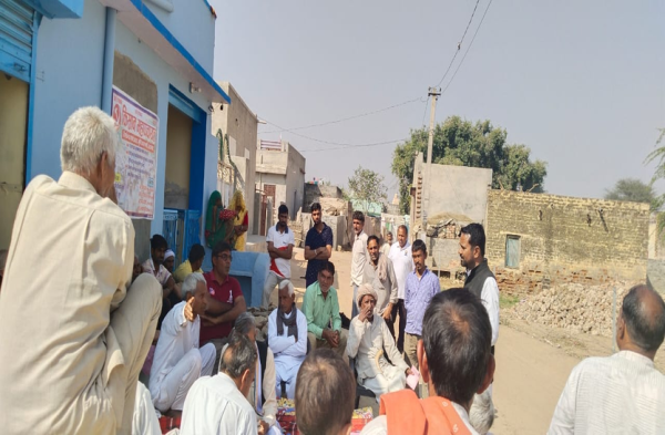 Patrika Photo Gallery:- कलक्ट्रेट के गेट पर फूटा किसानों का गुस्सा, वहीं पार्षद बैठे धरने पर