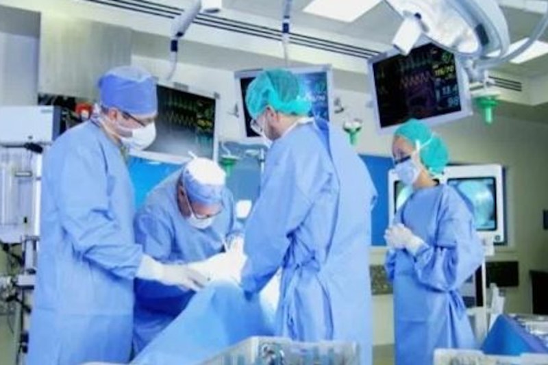 कैंसर मरीज दलाल के चक्कर में फसा