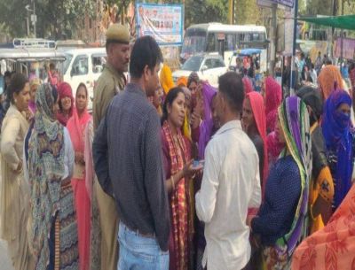पेयजल समस्या को लेकर महिलाओं ने लगाया जाम