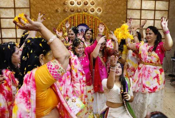 राजस्थानी समाज की महिलाओं ने मनाया होली का त्योहार