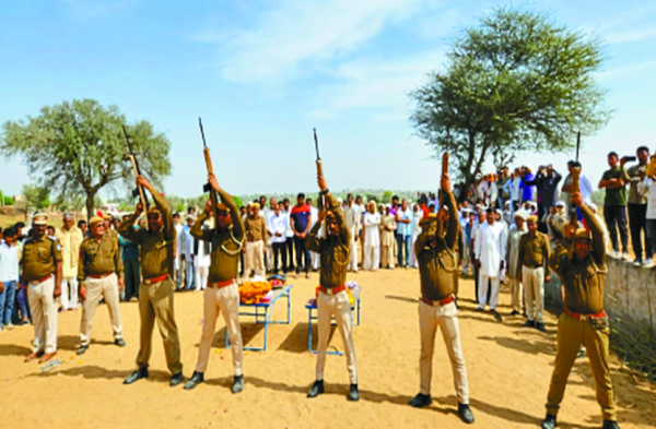 Patrika Photo Gallery: When two small children completed the funeral c