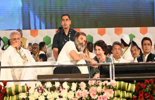 भारतीय राष्ट्रीय कांग्रेस 85वां महाअ​धिवेशन के दौरान राहुल गांधी और प्रियंका गांधी साथ में सीएम भूपेश बघेल।