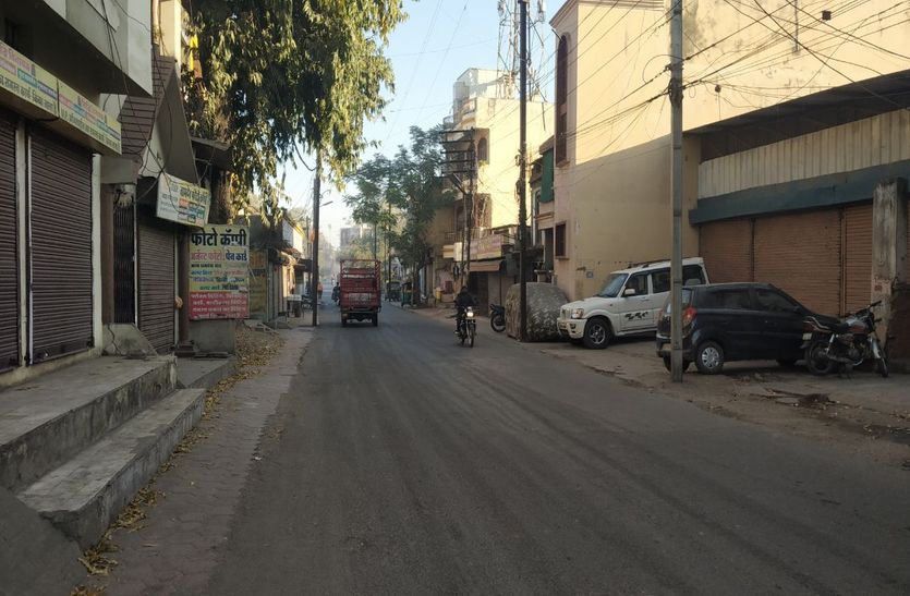 Indore News : लोगों का विरोध...जिंसी चौराहा से लक्ष्मीबाई प्रतिमा तक 80 फीट चौड़ा बनेगा रोड