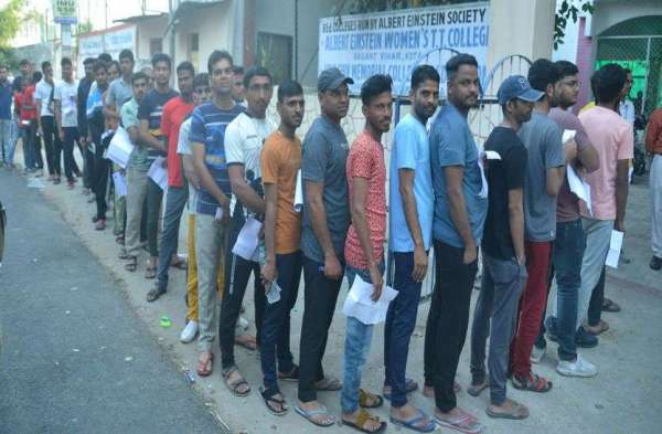 तृतीय श्रेणी शिक्षक भर्ती परीक्षा के लिए शहर में छह घंटे बंद रहा इंटरनेट