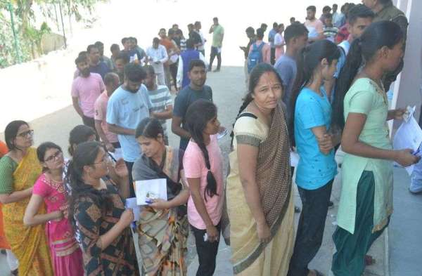 तृतीय श्रेणी शिक्षक भर्ती परीक्षा के लिए शहर में छह घंटे बंद रहा इंटरनेट