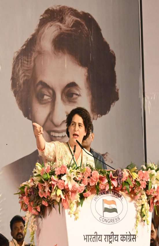 रायपुर। राजधानी में चल रहे भारतीय राष्ट्रीय कांग्रेस 85 वां महाधिवेशन का समापन हो गया। रविवार को समापन पूर्व सभा को प्रियंका गांधी ने संबो धित किया।