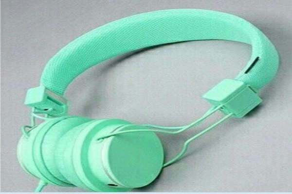 mintgreenearphones.jpg