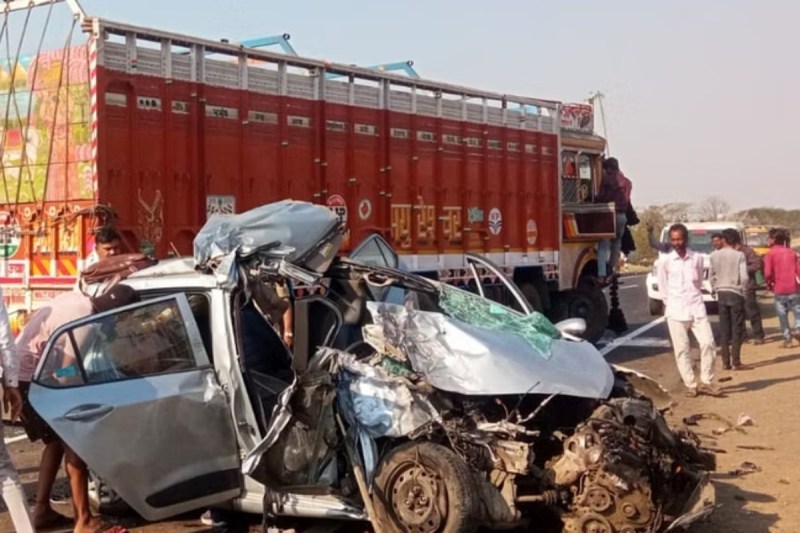 Ratnagiri highway_accident.jpg