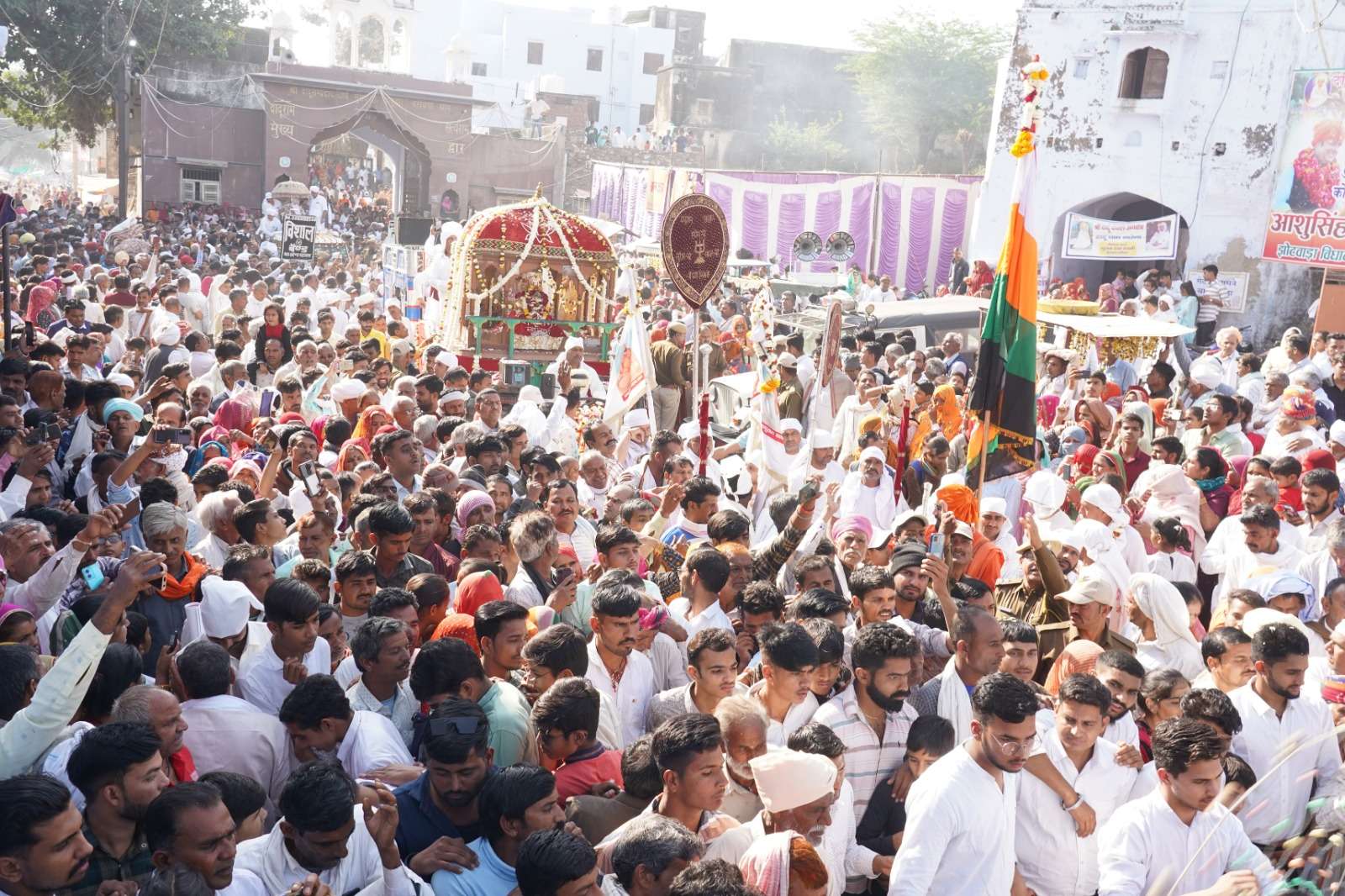 दादूराम सत्यराम : श्रीदादू वाणी व दादू पीठाधीश्वर की शोभायात्रा में उमड़े श्रद्धालु