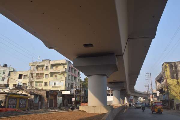 नये लुक मे फलाई ओवर   