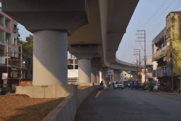 नये लुक मे फलाई ओवर   