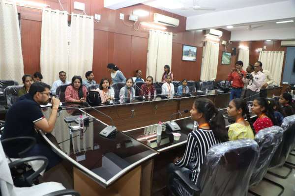 शासन-प्रशासन ने बढ़ाया पाली की मेधावी छात्राओं का उत्साह