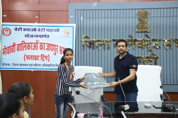 शासन-प्रशासन ने बढ़ाया पाली की मेधावी छात्राओं का उत्साह