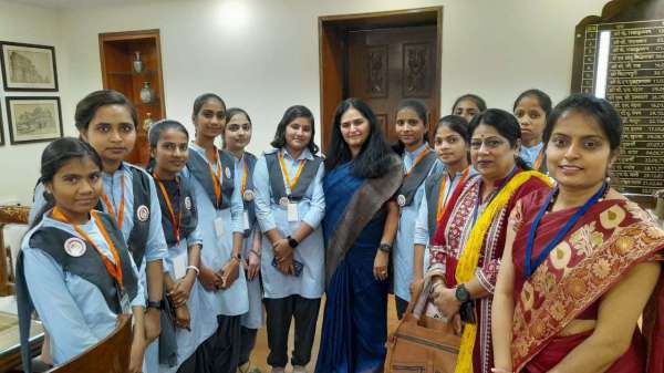 शासन-प्रशासन ने बढ़ाया पाली की मेधावी छात्राओं का उत्साह