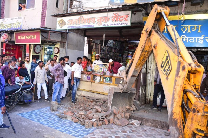 Such encroachment on the road that Otleys are built in front of Otleys