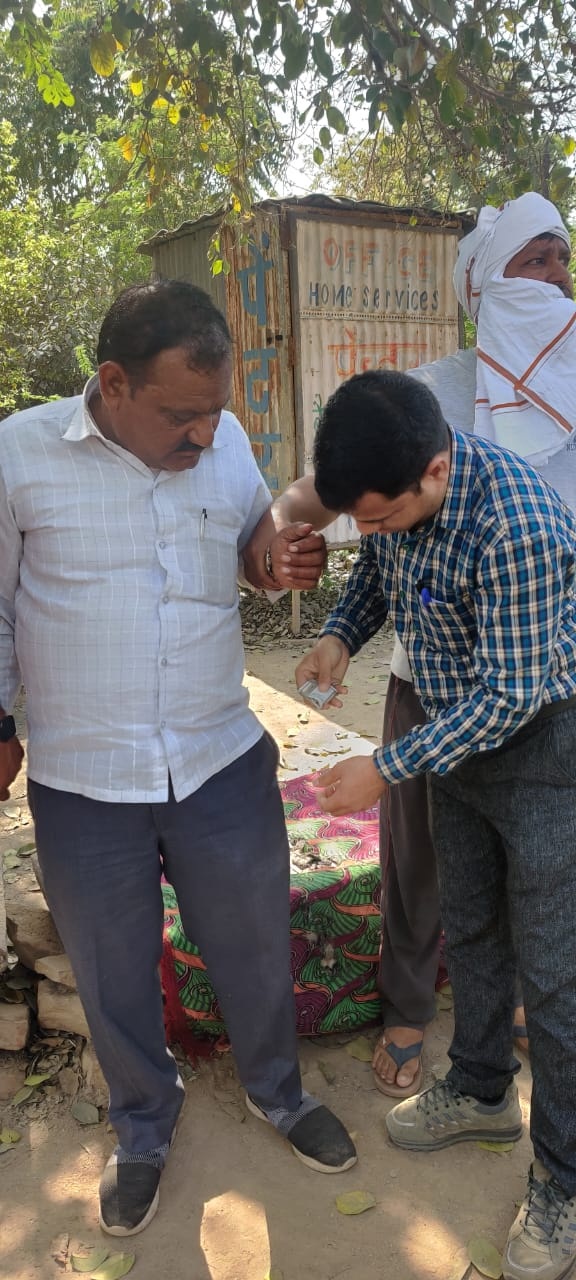 रंगेहाथ पकड़ा पंचायत सचिव, शौचालय मंजूर कराने के नाम पर ले रहा था 2 हजार की घूस