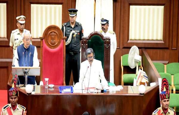 फोटो स्टोरीः देखिए विधानसभा सत्र के पहले दिन की झलकियां