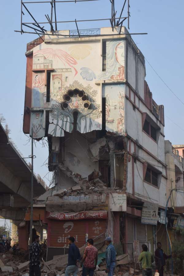 पल भर मे बिल्डिॅग धवस्त   