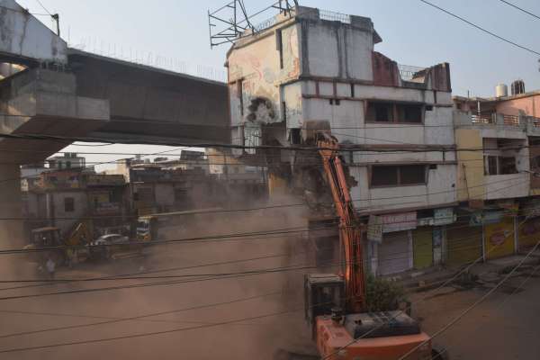 पल भर मे बिल्डिॅग धवस्त  