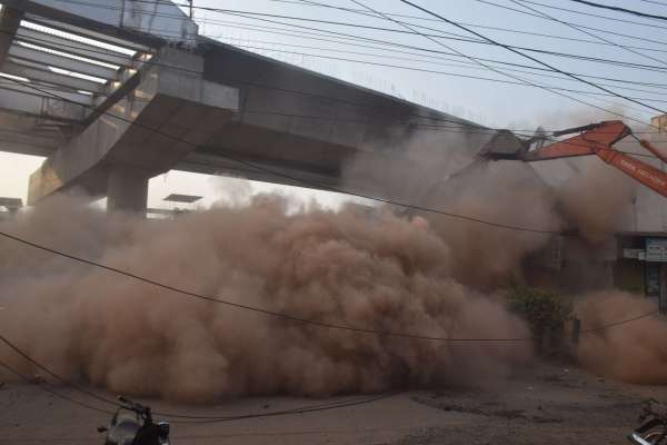 पल भर मे बिल्डिॅग धवस्त   