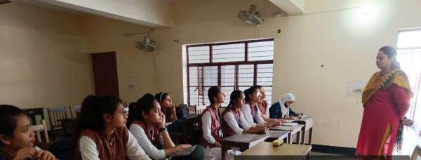 इस्माइल नेशनल महिला पीजी कालेज मेरठ