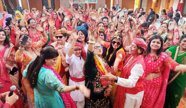 Fagotsav celebrated, women played Holi