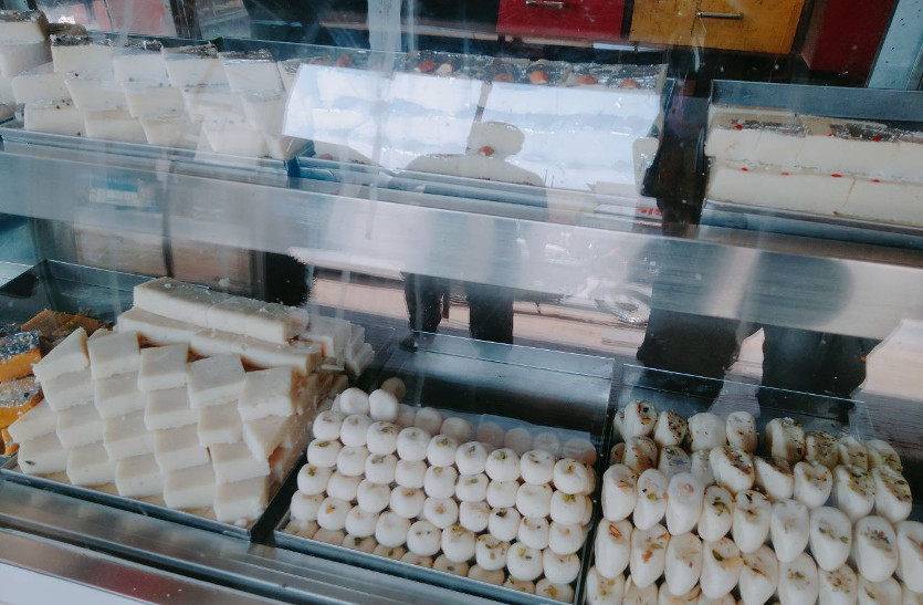 HOLI: मिलावटखोरी से सावधान, बाजार में धड़ल्ले से बिक रहा नकली मसाला, तेल और दूध