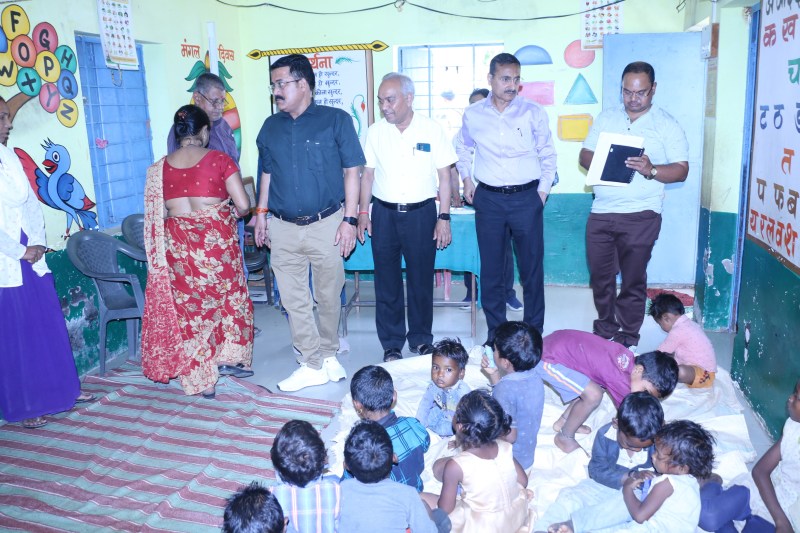 The collector took the information of the children after reaching the Anganwadi center