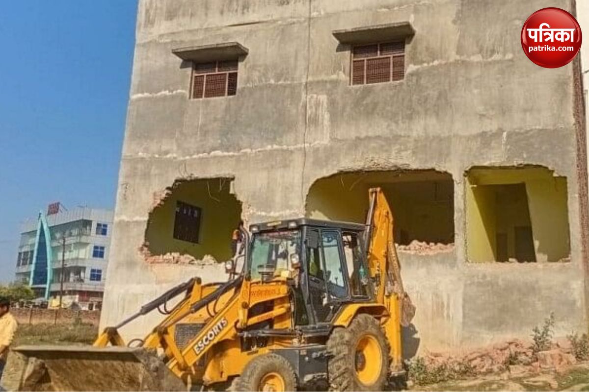 Bulldozer action on MLA Abbas Ansari and Umar Ansari