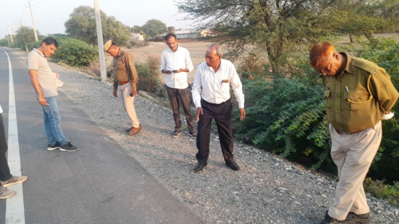 बैंक के कैशियर को धक्का देकर छीना 16 लाख से भरा बैग