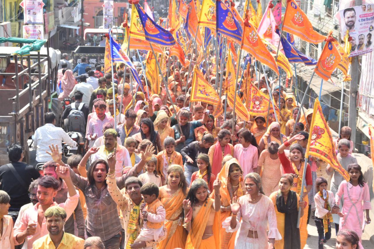 दरबार में फूल और राह में गुलाल, श्याम के दीवानों ने खूब मचाया धमाल