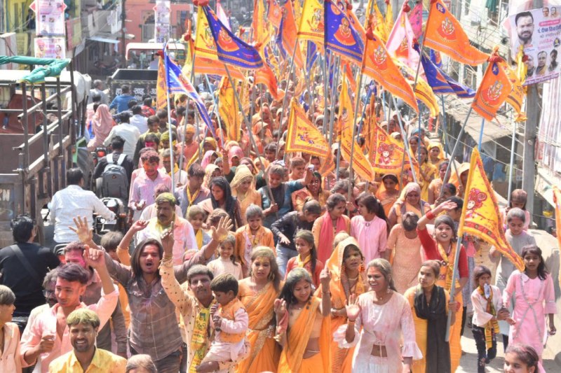 दरबार में फूल और राह में गुलाल, श्याम के दीवानों ने खूब मचाया धमाल