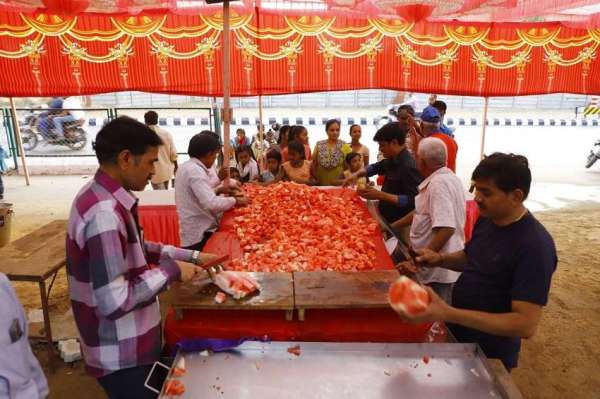 अहमदाबाद से डाकोर मार्ग पर उमड़ने लगे पदयात्री, जय रणछोड़ की गूंज