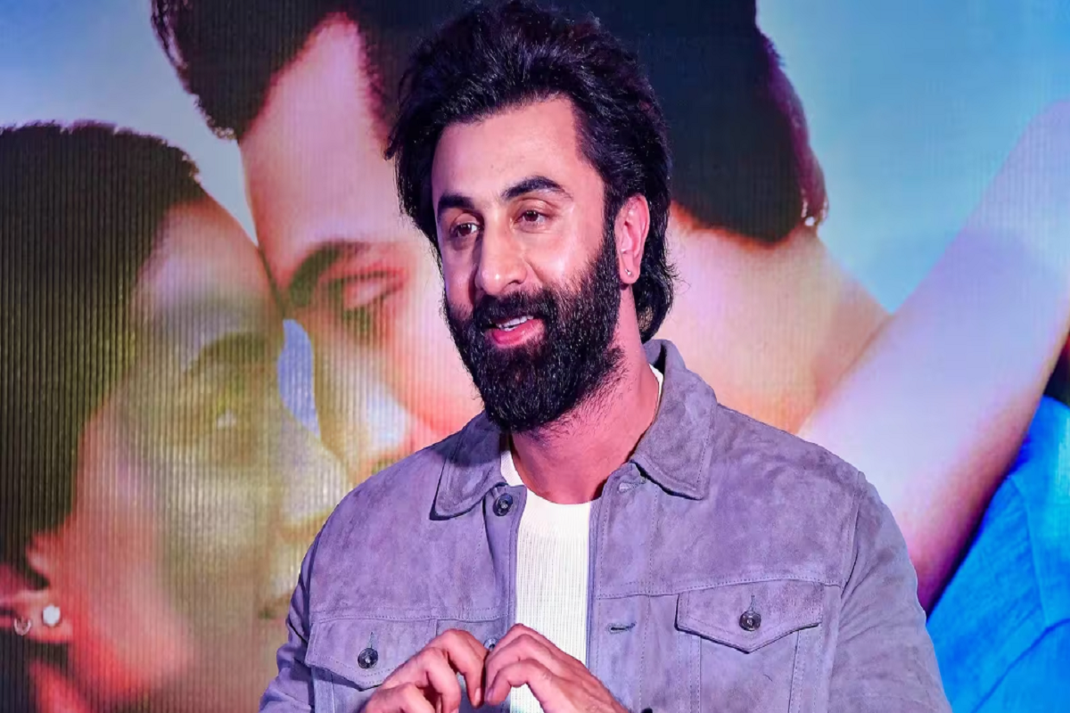 ranbir_kapoor_gets_emotional_for_wife_alia_bhatt_daughter_raha_kapoor_amid_promotion_of_tu_jhooti_mai_makkar.png
