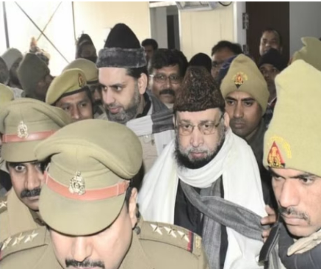 पूर्व मंत्री की मीट फैक्ट्री पर लगी थी सील, बैंक ने दे दिया 20 करोड़ रुपए का लोन