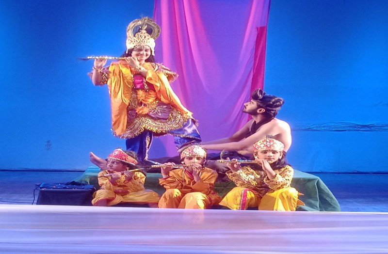 कृष्ण की बरसाने में होली और कालिया मर्दन की लीलाओं ने मंत्रमुग्ध किया