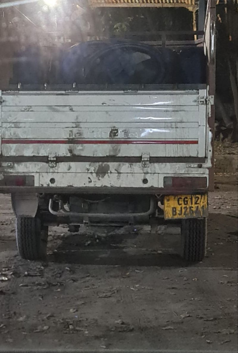 रात में अफसर सड़क पर उतरे, 28 जेरीकेन में 980 लीटर डीजल जब्त