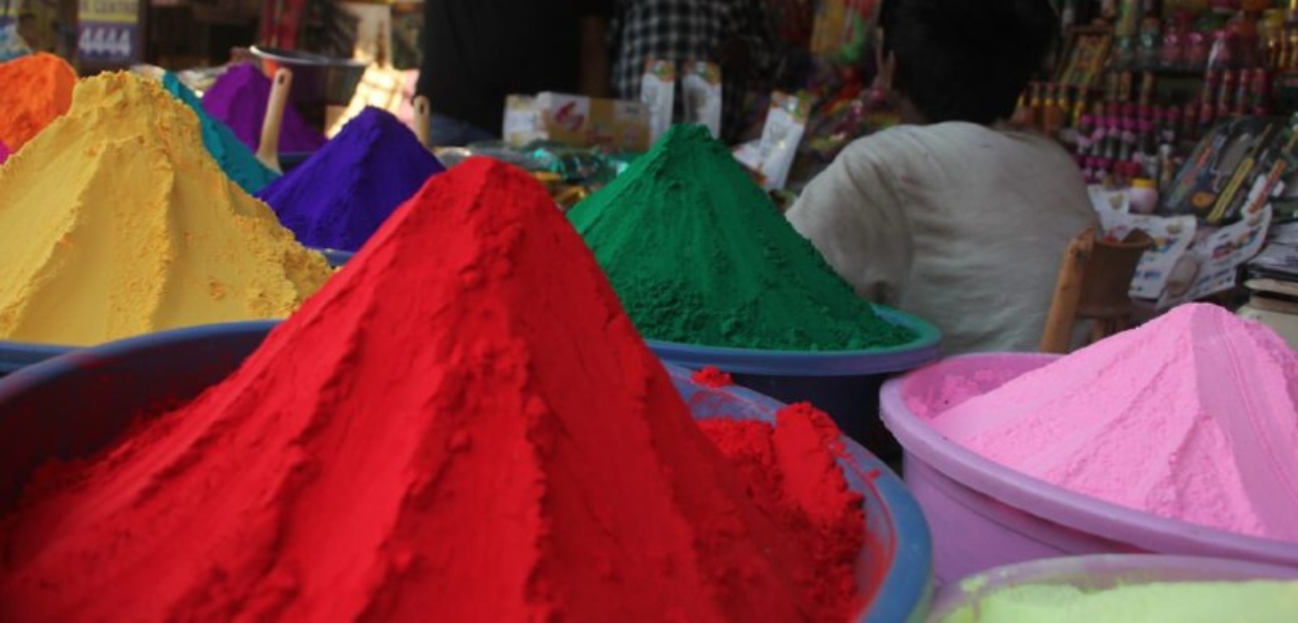 Holi 2023: सपने में होली खेलने या रंग दिखाई देना जीवन में डालते है प्रभाव, जाने मतलब