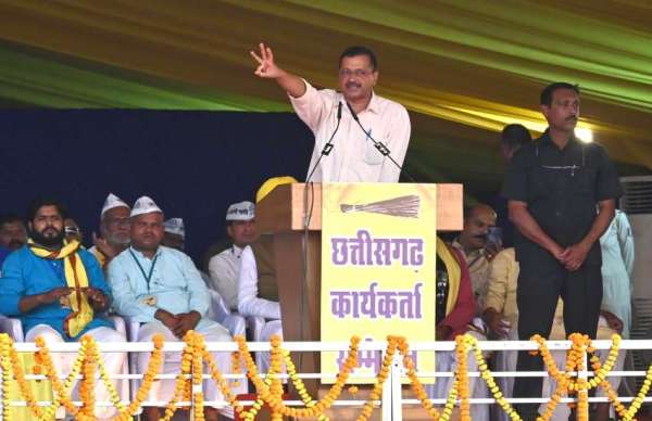 रायपुर। आम आदमी पार्टी संयोजक व दिल्ली के मुख्यमंत्री अरविंद केजरीवाल सभा को संबो​धित करते हुए।